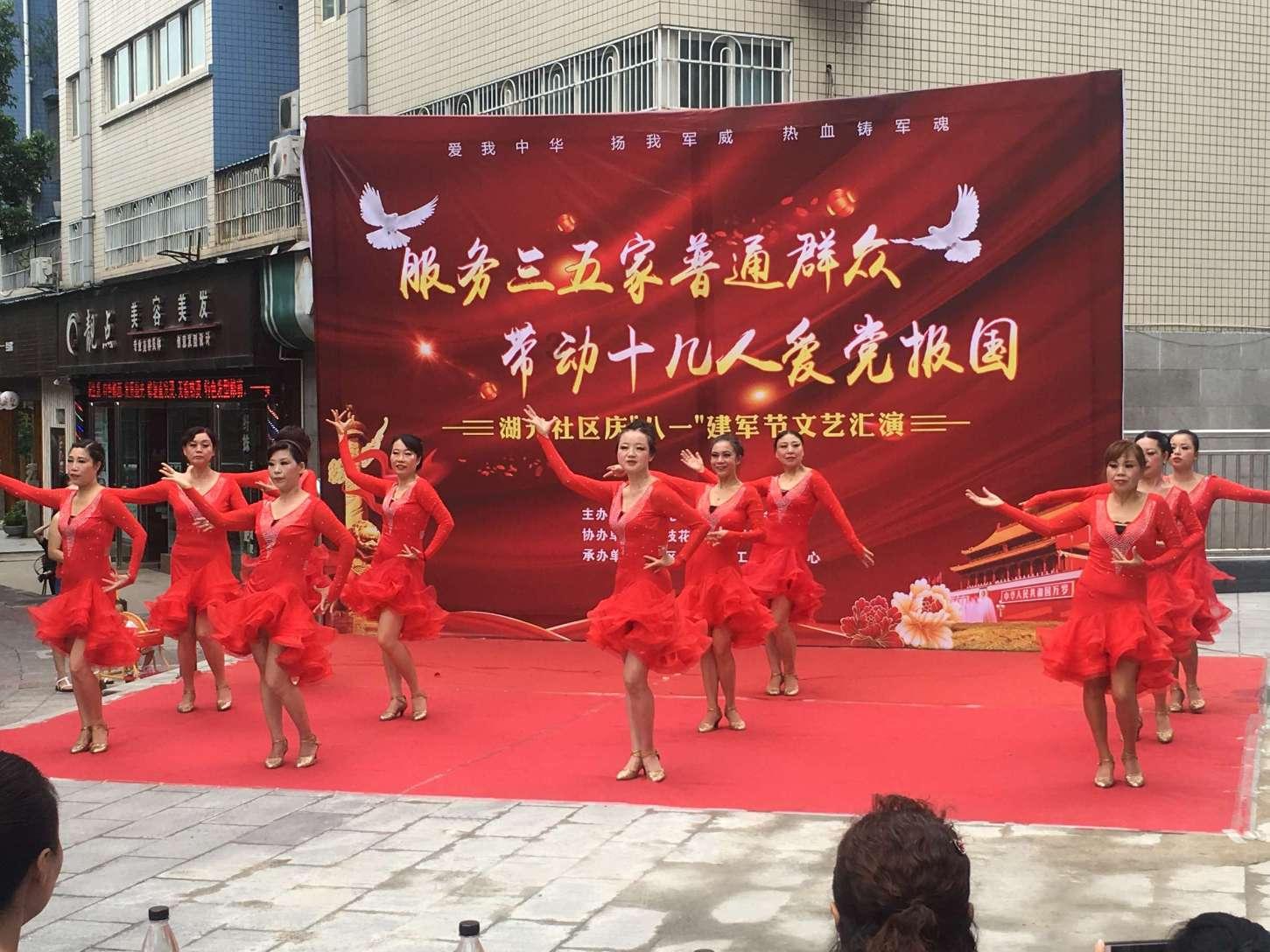一家四代赛马手 锡林郭勒草原上的“马背传承”